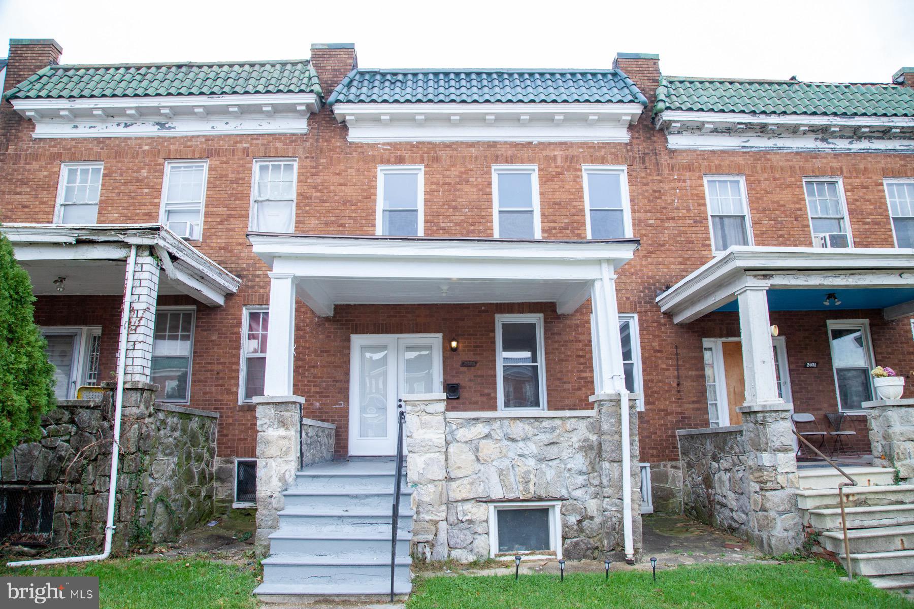 MOTIVATED SELLER! REMARKABLE RENOVATION, HARDWOOD FLOORS FROM BOTTOM TO TOP.GRANITE COUNTER TOPS. ISLAND KITCHEN, , HOUSE PAINTED FROM BOTTOM TO TOP. WITH THIS PRICE, IT WONT LAST. BRING YOUR PICKY BUYERS, MUCH SOUGHT NEIGHBORHOOD
