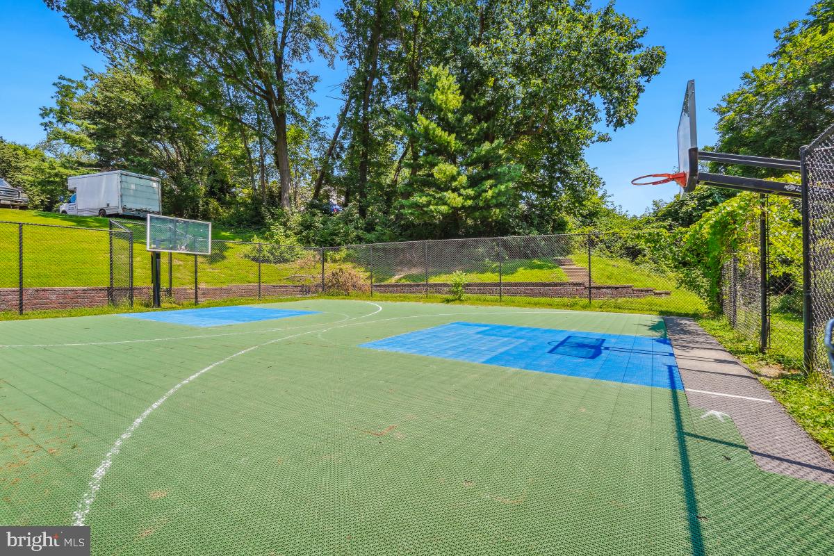 PRESIDENTIAL TOWERS - Residential