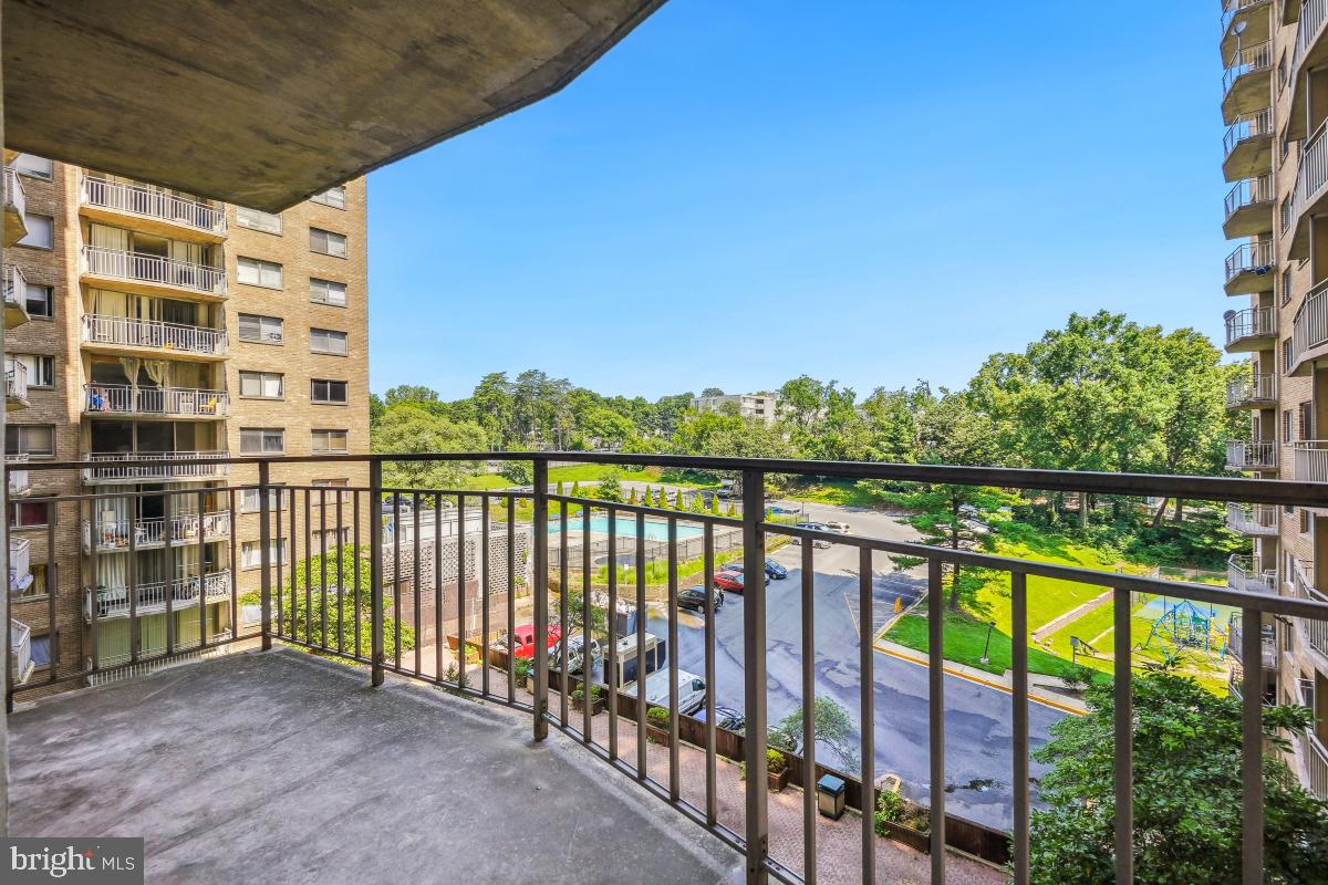 PRESIDENTIAL TOWERS - Residential