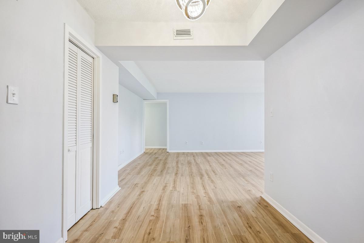 PRESIDENTIAL TOWERS - Residential