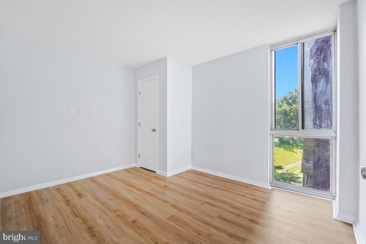 PRESIDENTIAL TOWERS - Residential