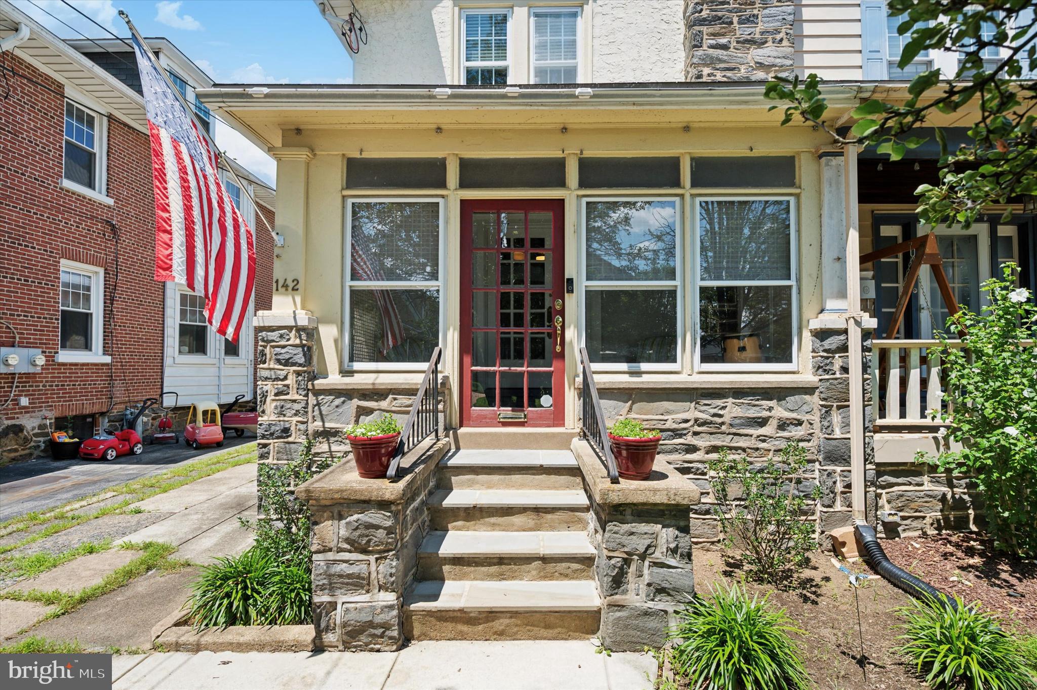 142 HASTINGS AVENUE