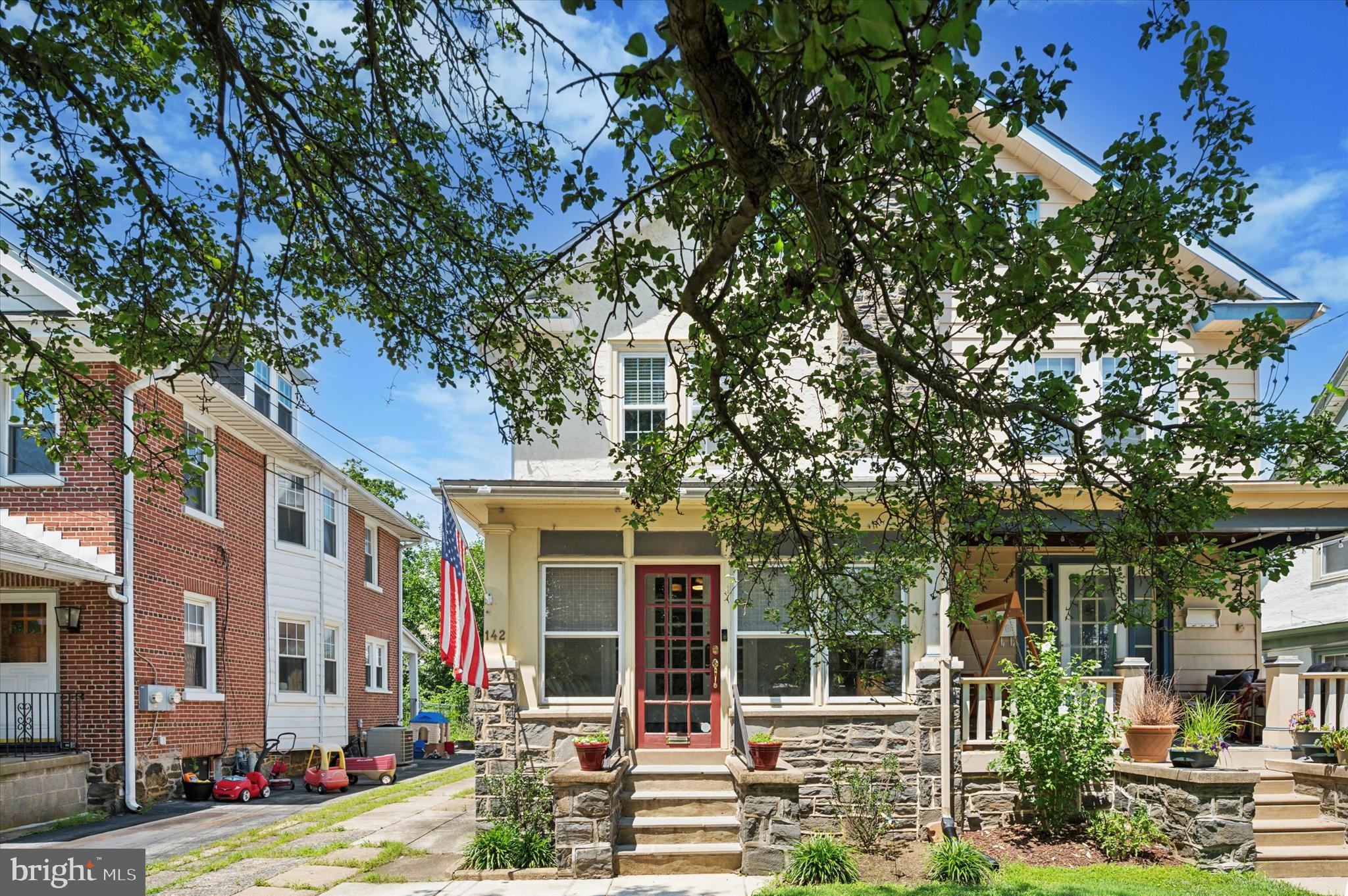 142 HASTINGS AVENUE