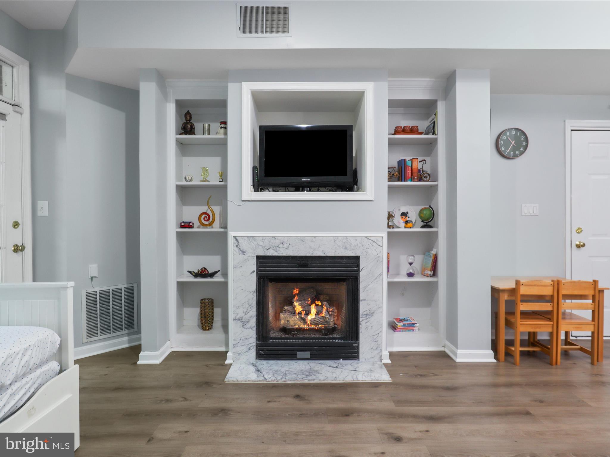 WESTBRIAR PLAZA - Residential Lease