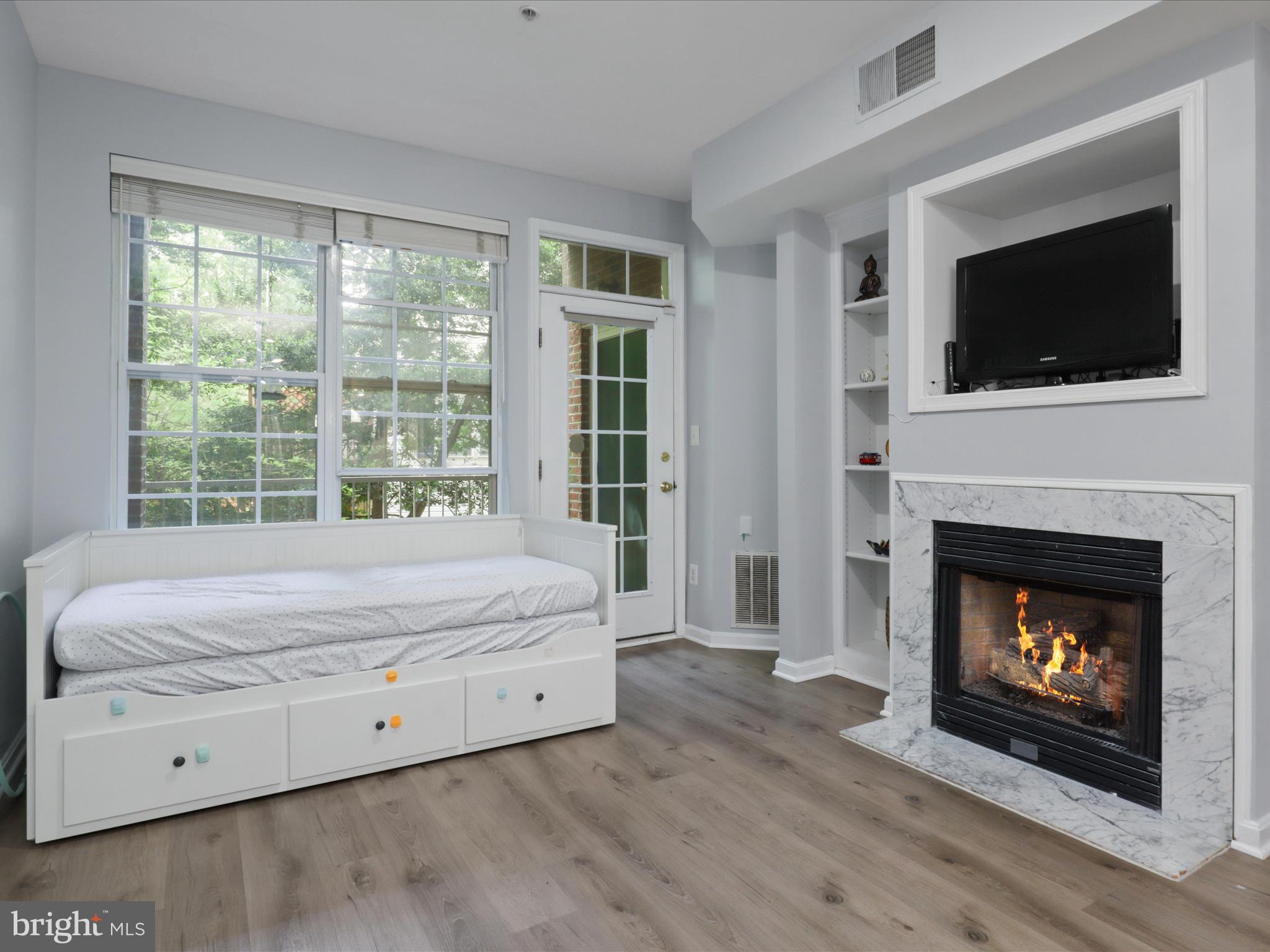 WESTBRIAR PLAZA - Residential Lease