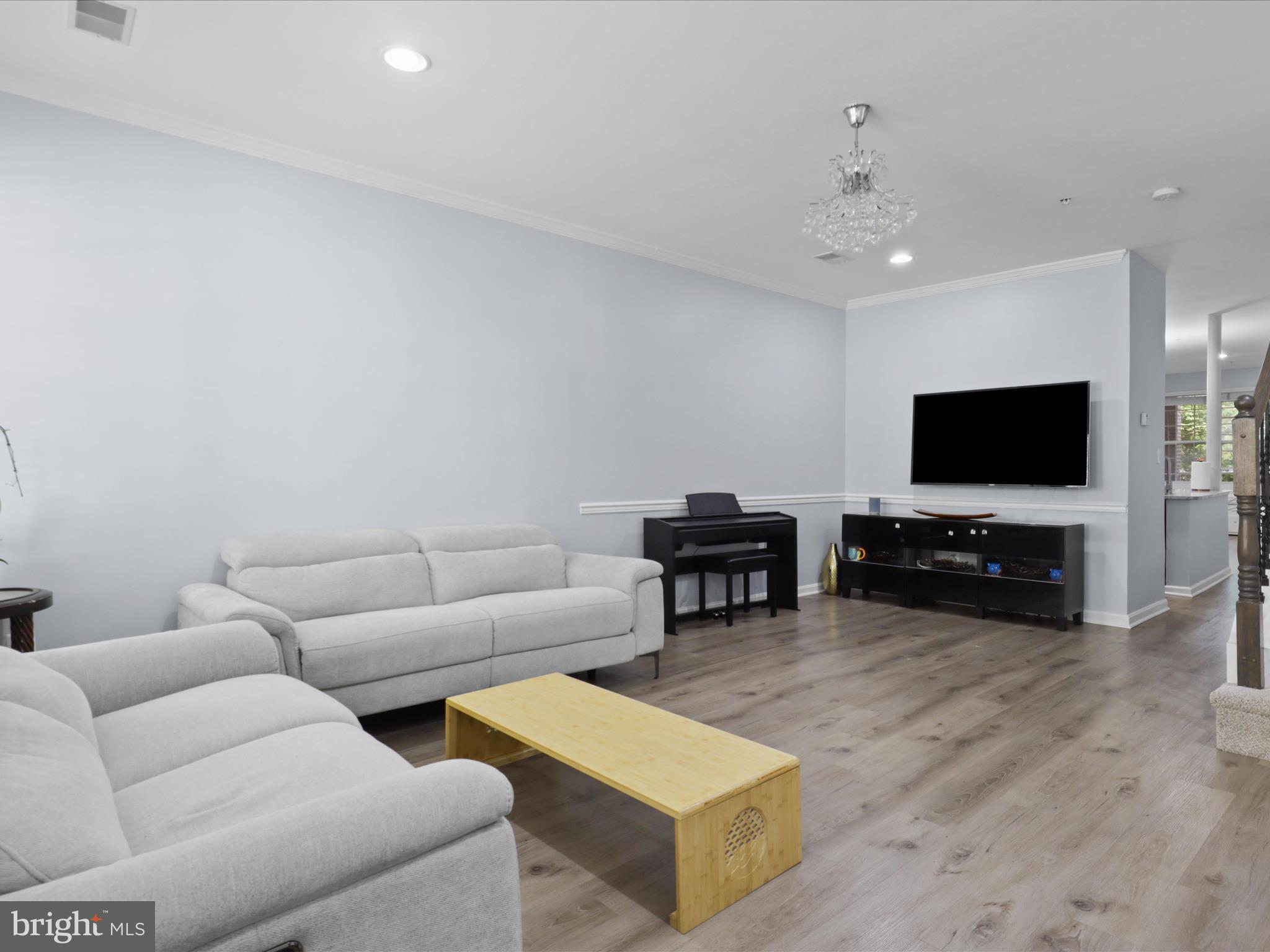 WESTBRIAR PLAZA - Residential Lease