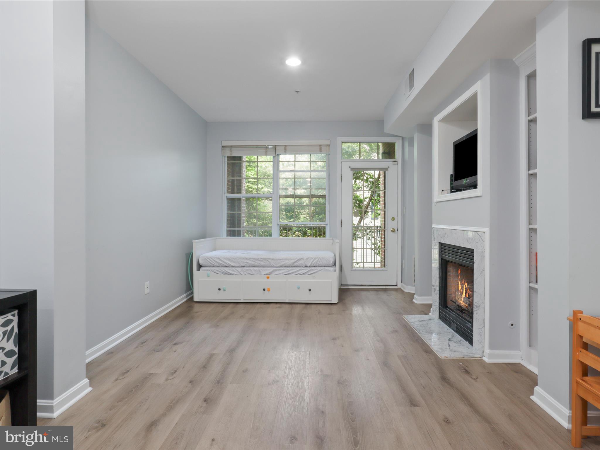 WESTBRIAR PLAZA - Residential Lease