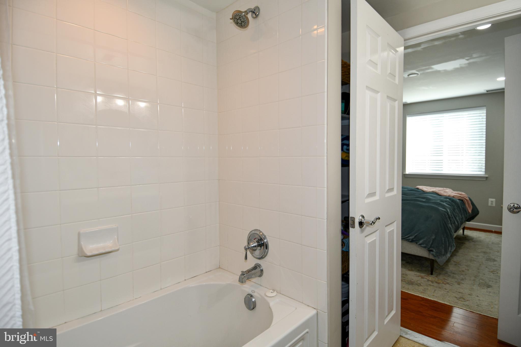 WEST VILLAGE OF SHIRLINGTON - Residential Lease