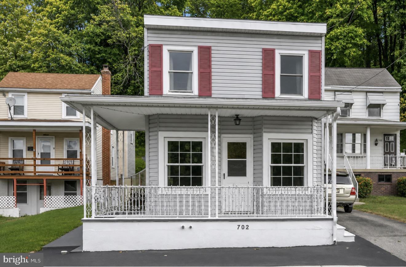 702 PORT CARBON- SAINT CLAIR HIGHWAY