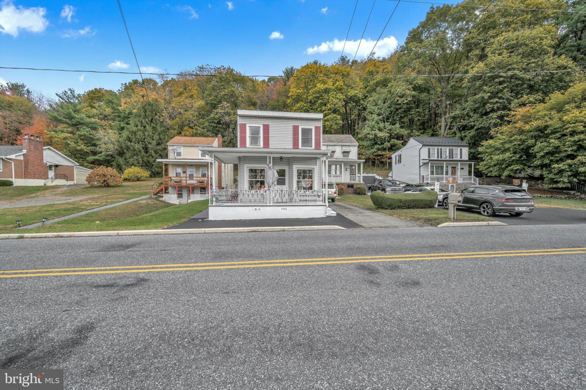 702 PORT CARBON- SAINT CLAIR HIGHWAY