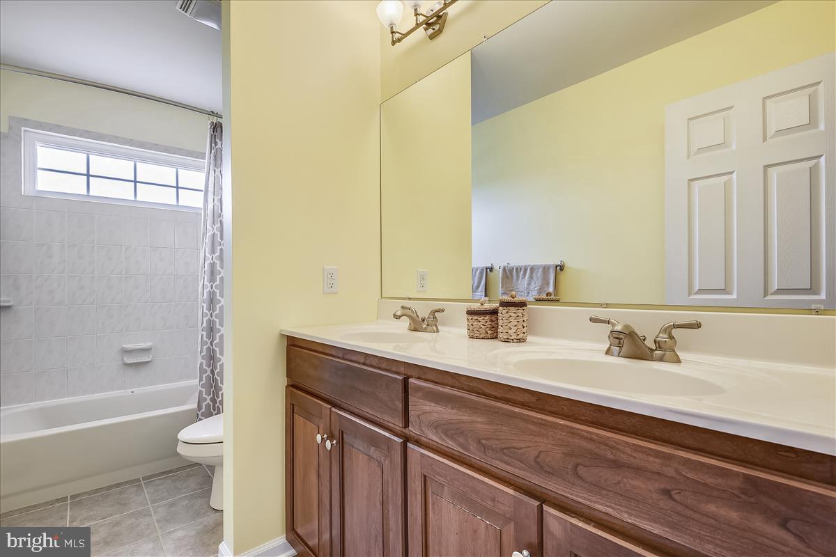 CENTENNIAL OAKS - Residential