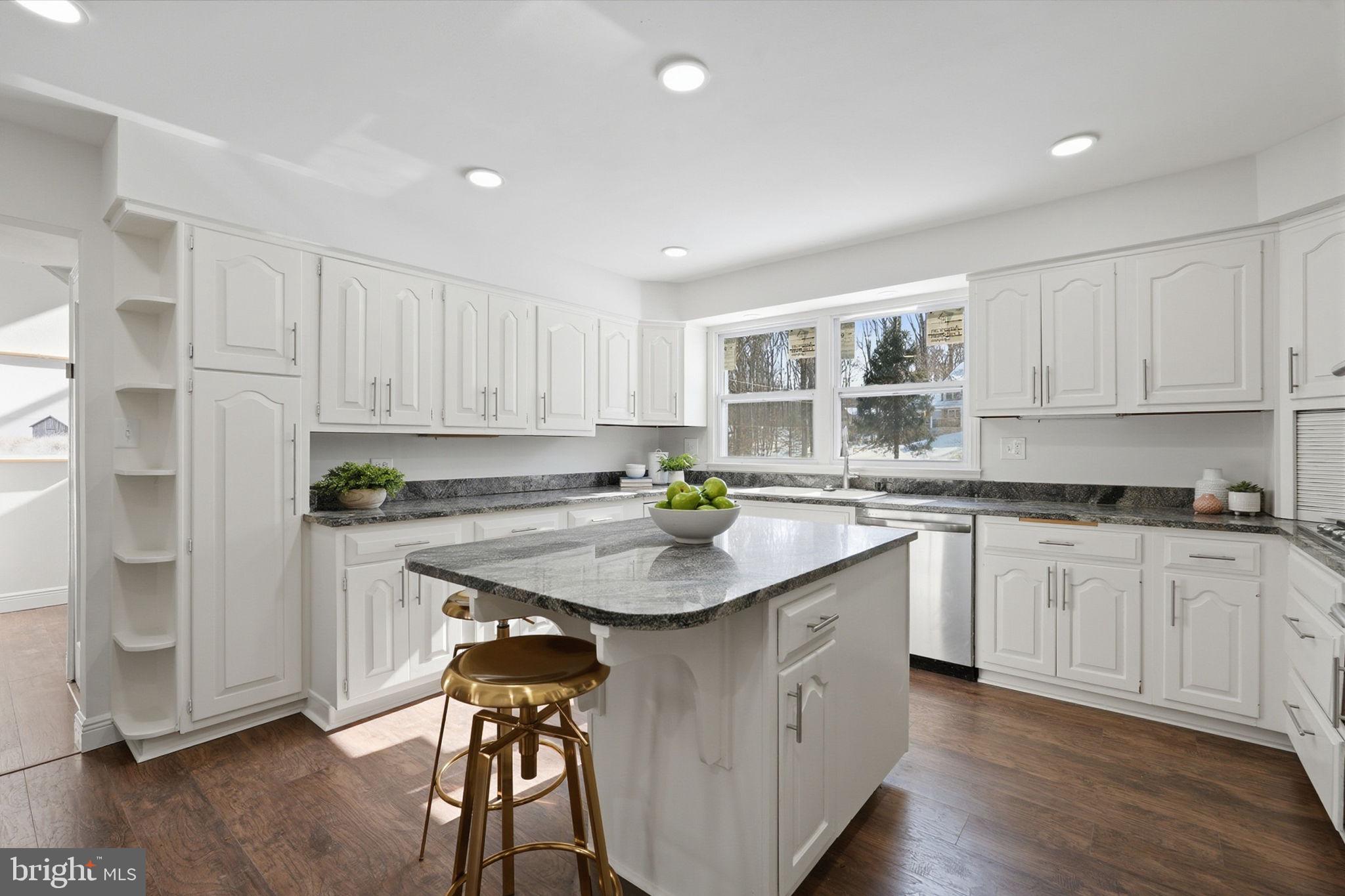 PICKWICK WOODS - Residential