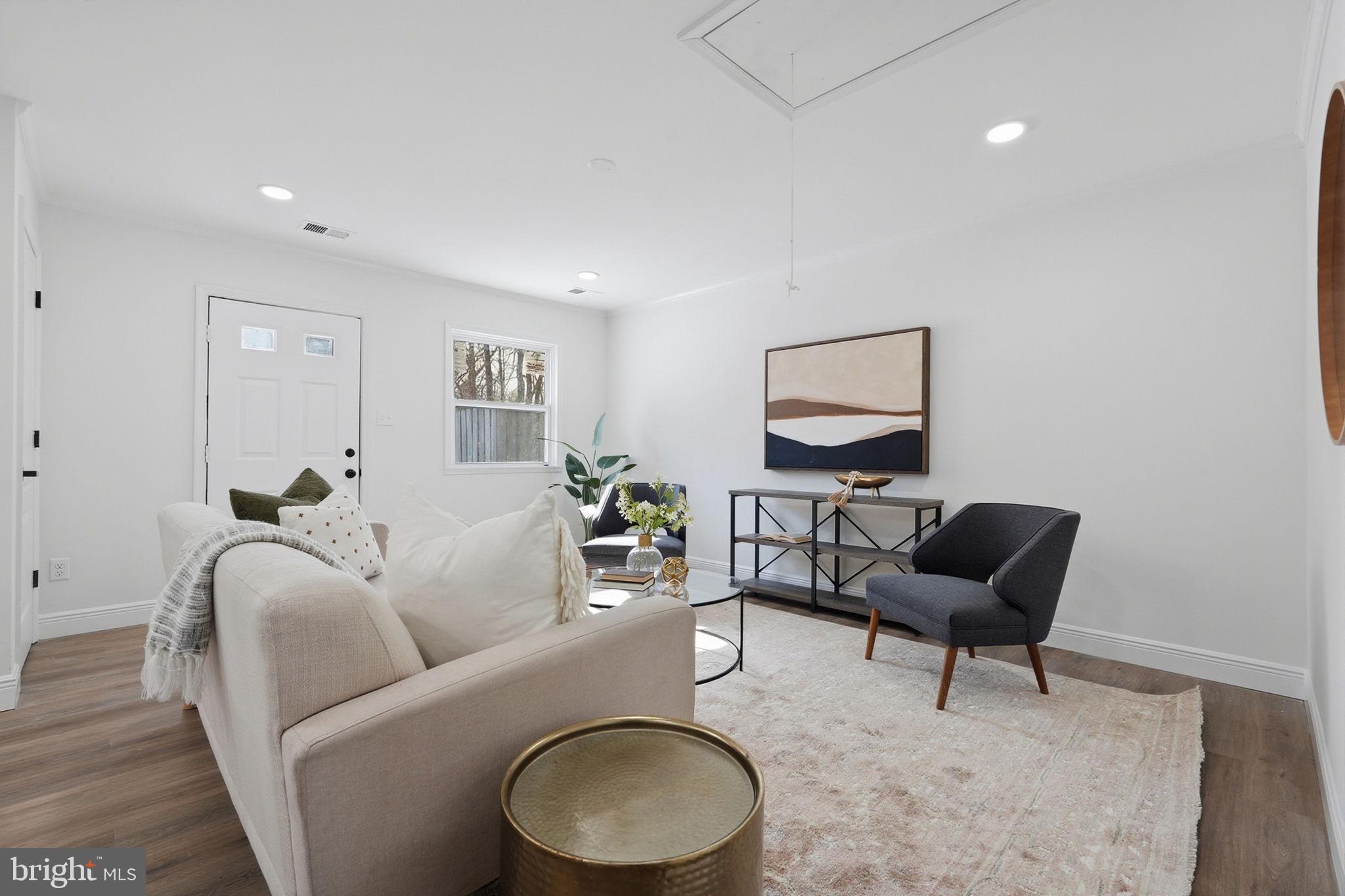 PICKWICK WOODS - Residential