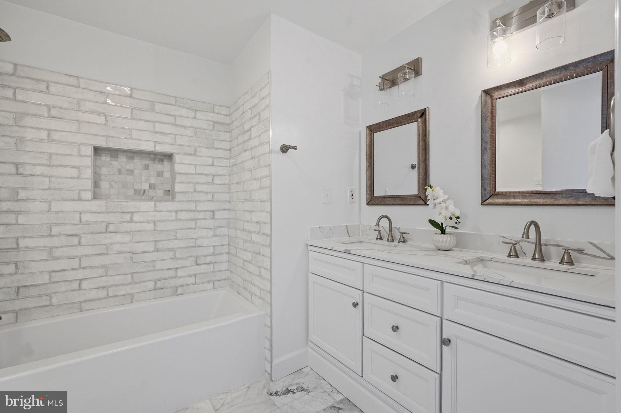 PICKWICK WOODS - Residential