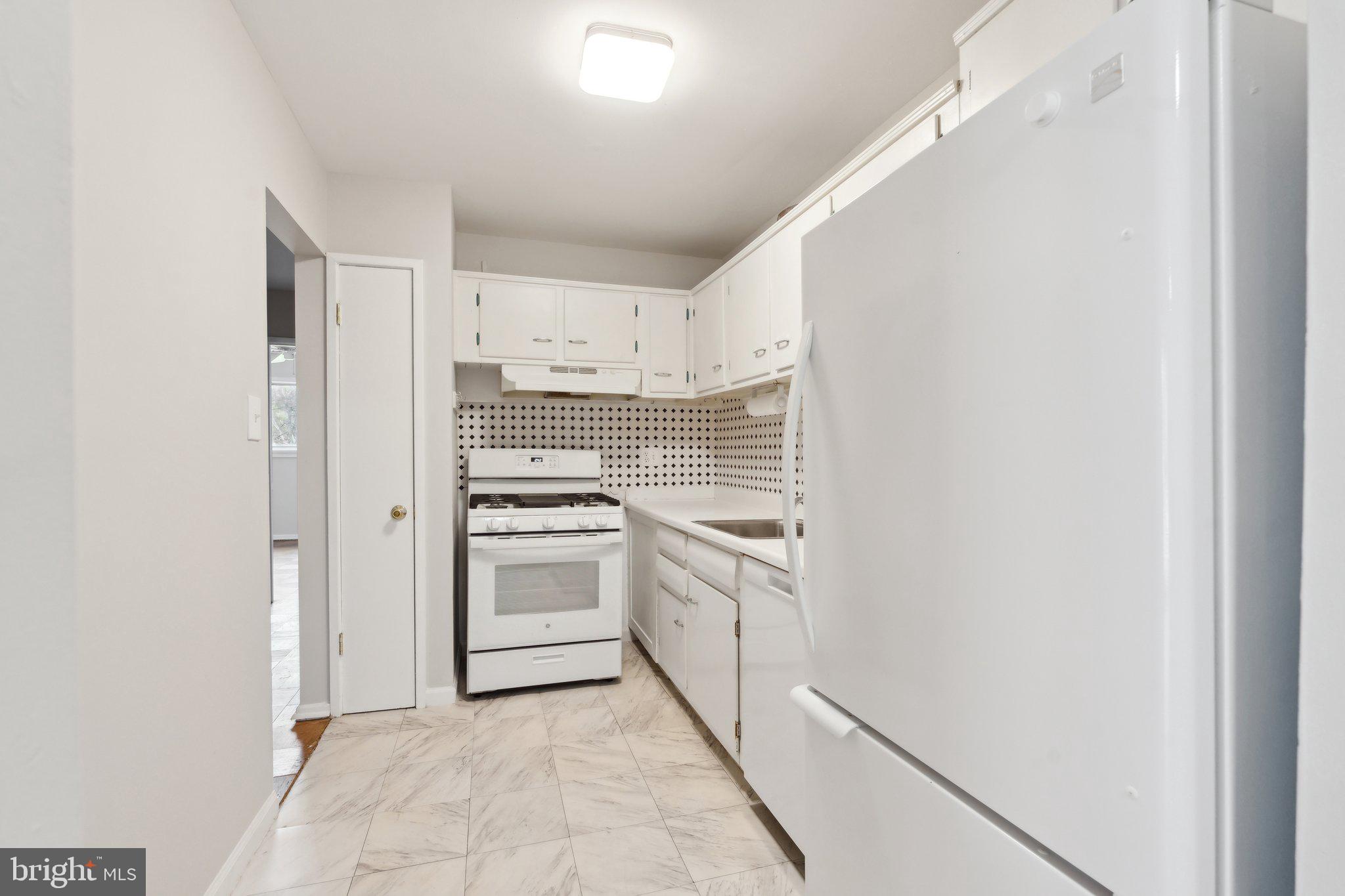 MOSBY WOODS GARDEN - Residential