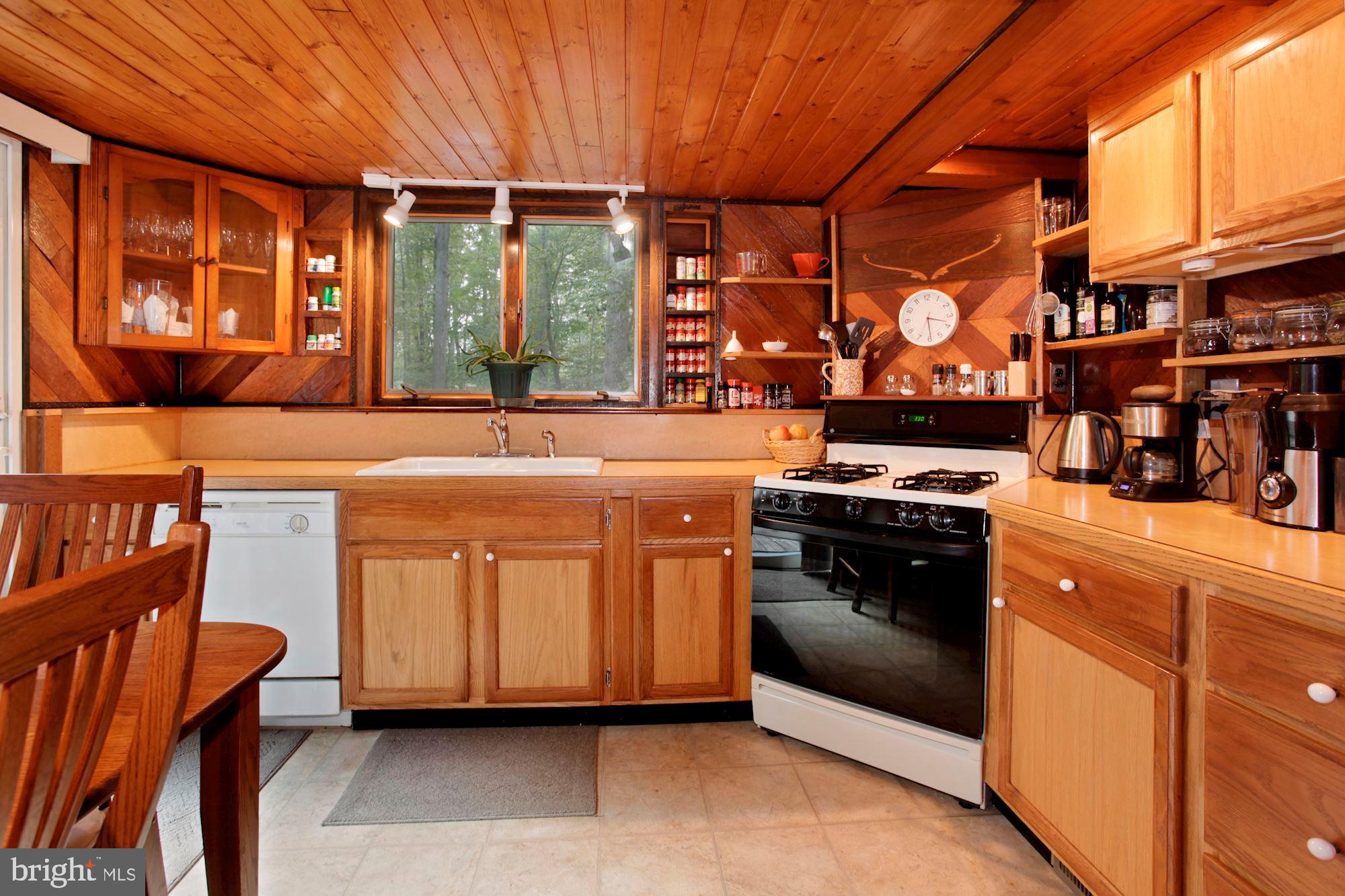 LAKE JACKSON HILLS - Residential