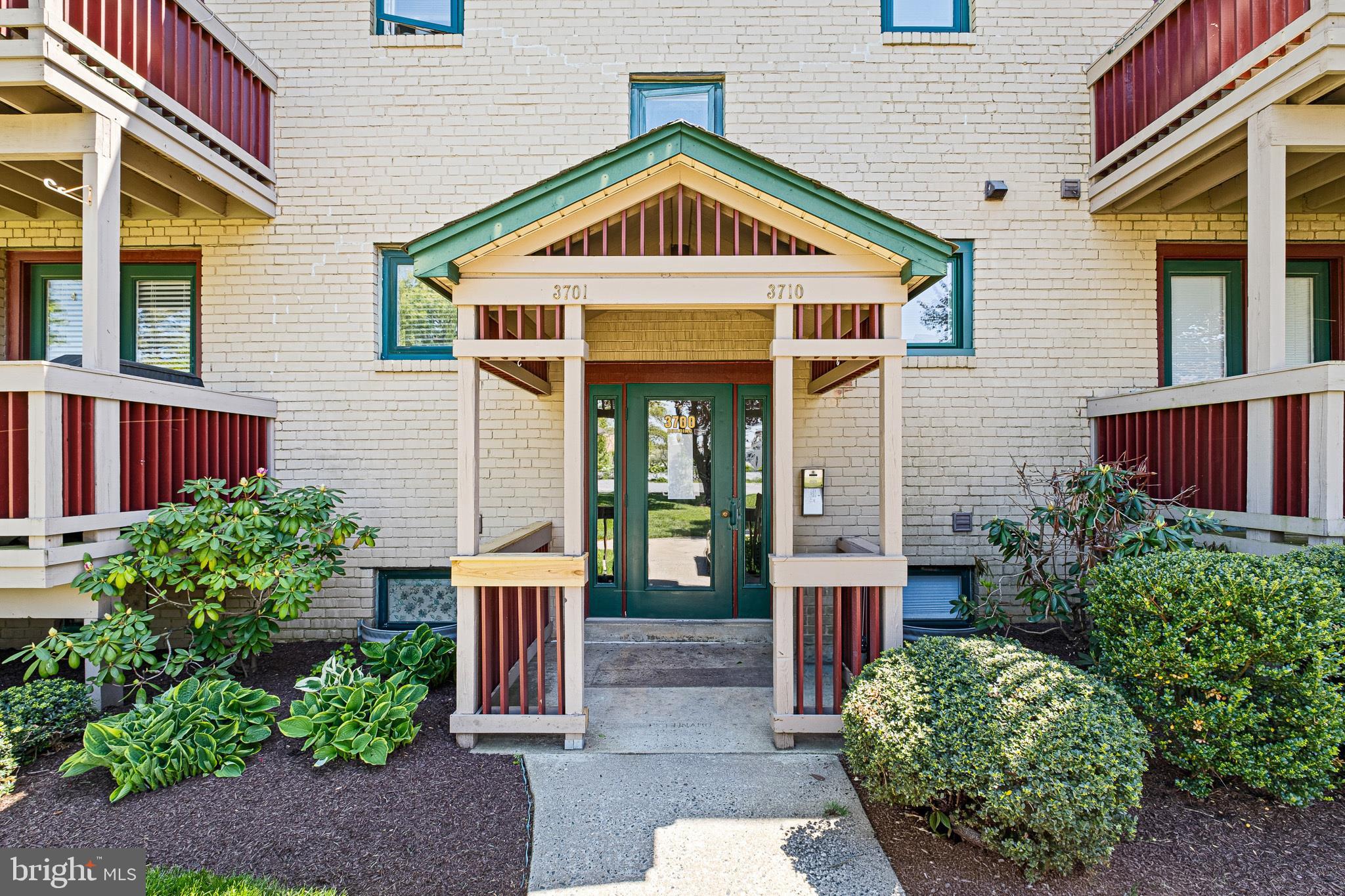 3701 EASTVIEW LANE 3701