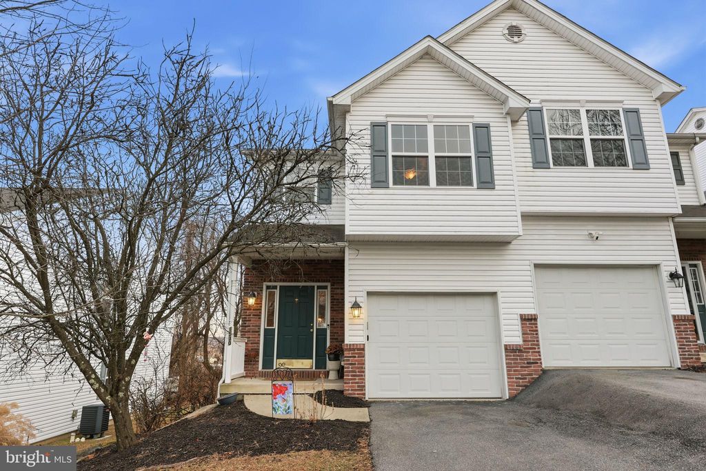 Photo of 1530 Crest Park Court, BETHLEHEM, PA 18015 (MLS # PANH2009204)