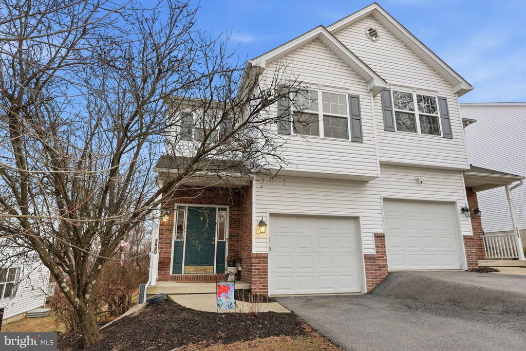 Photo of 1530 Crest Park Court, BETHLEHEM, PA 18015 (MLS # PANH2009204)
