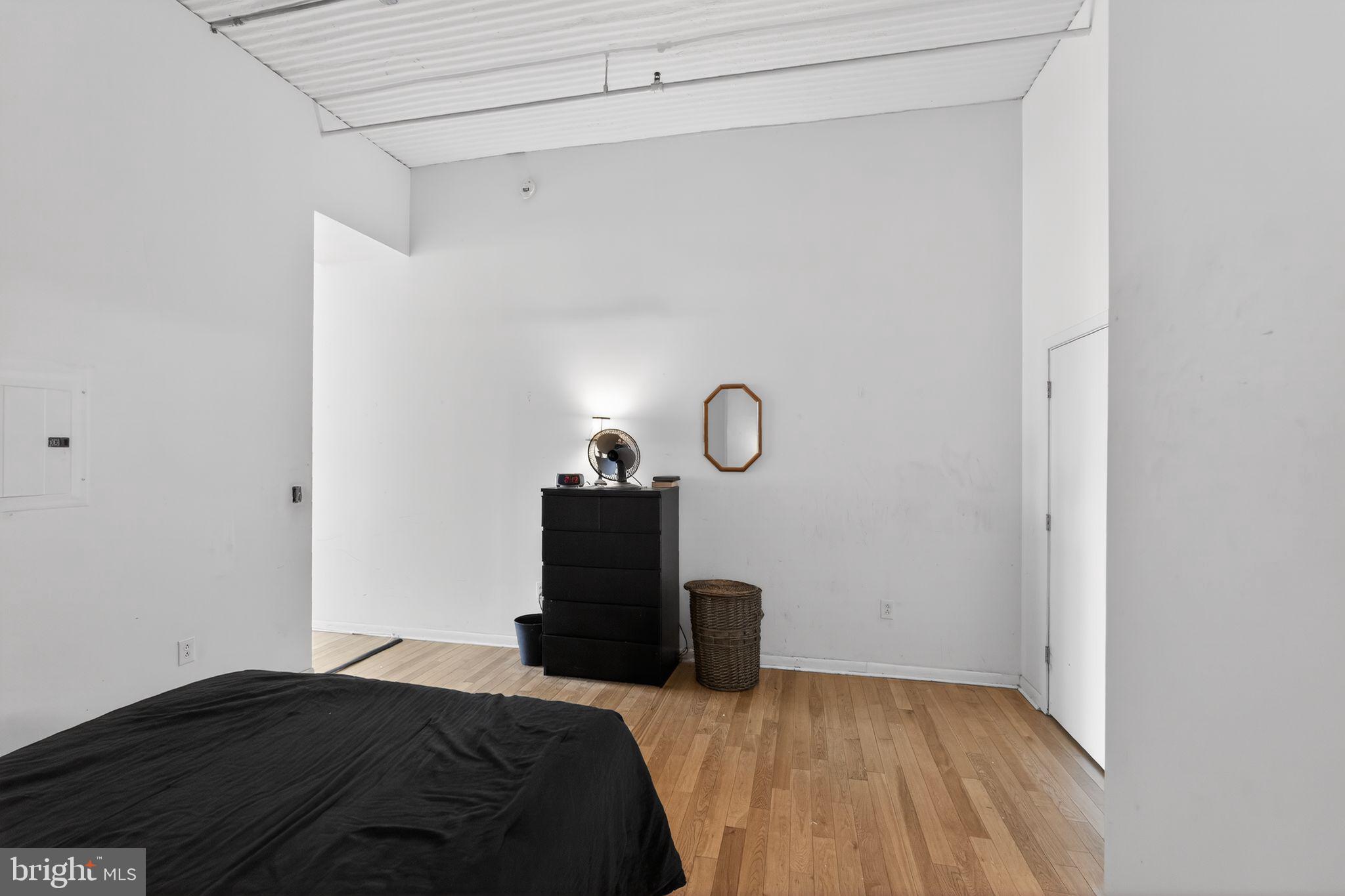 LOGAN SQUARE - Residential