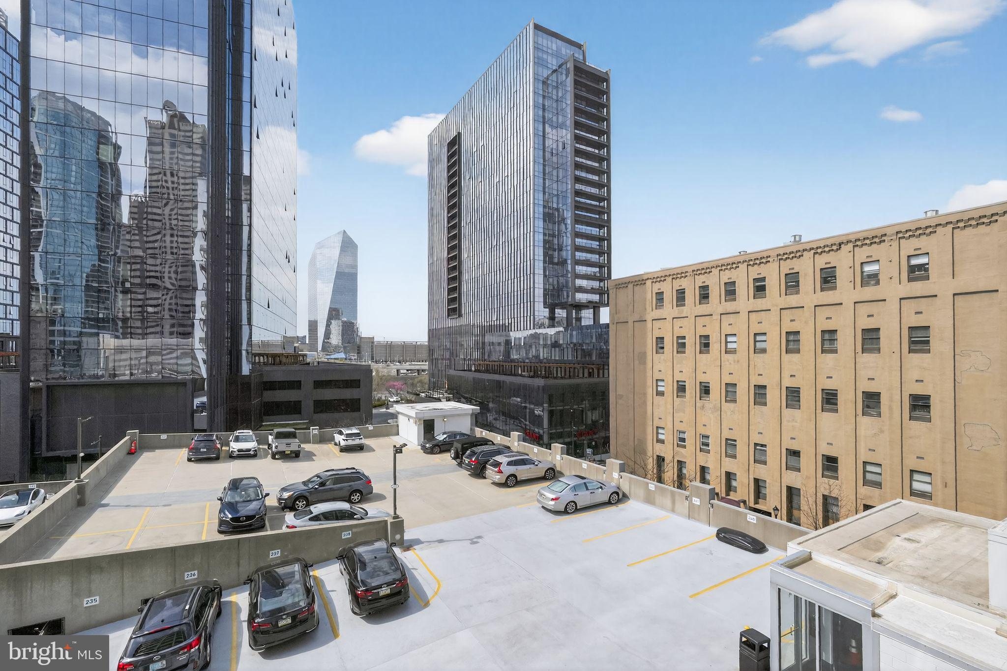 LOGAN SQUARE - Residential