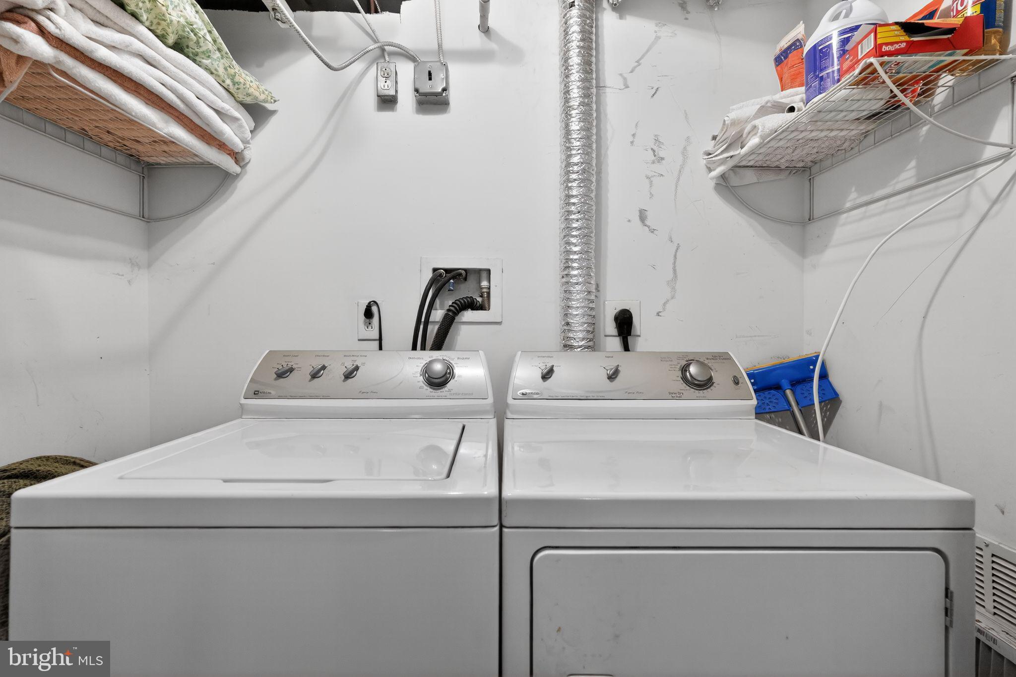 LOGAN SQUARE - Residential