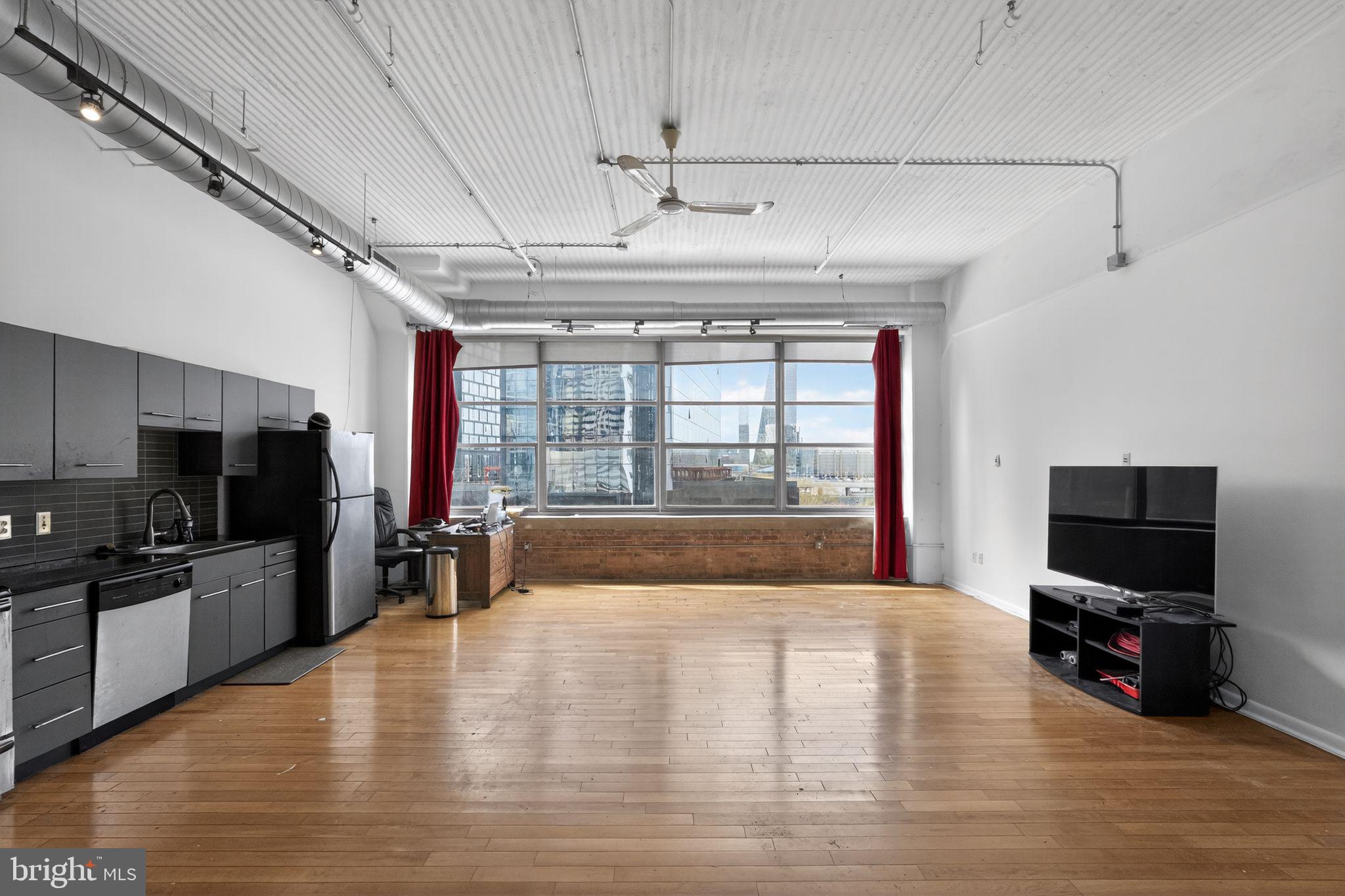 LOGAN SQUARE - Residential