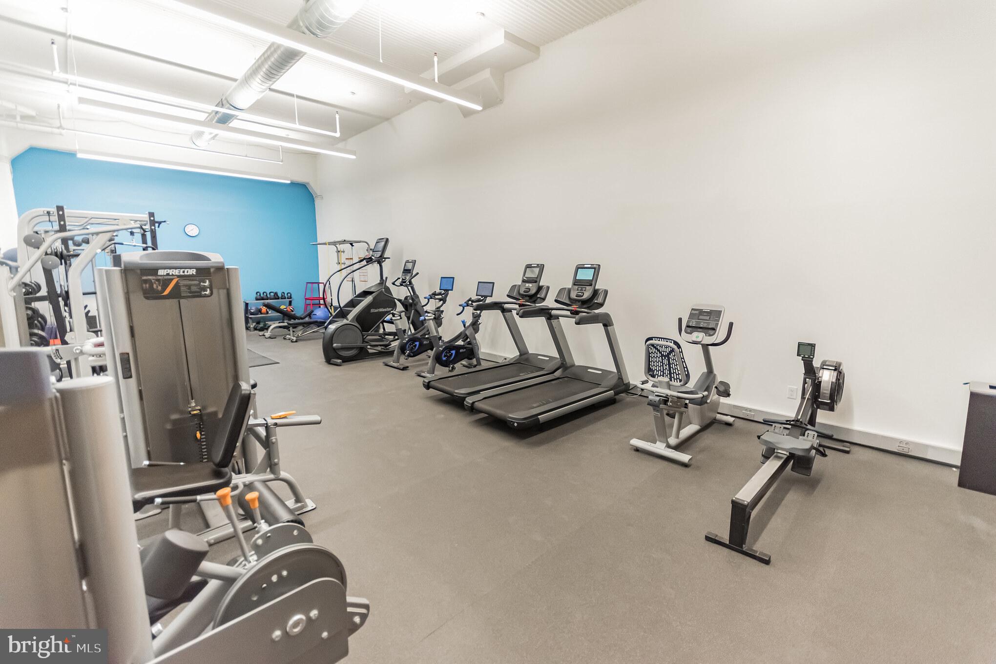 LOGAN SQUARE - Residential