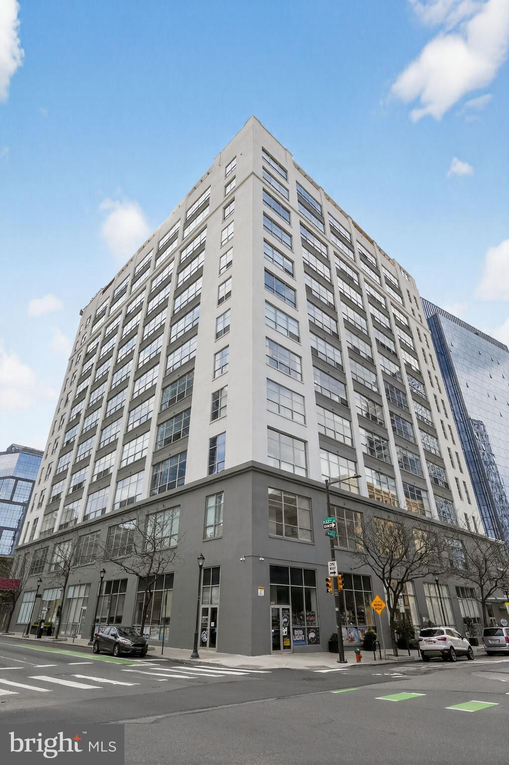 LOGAN SQUARE - Residential