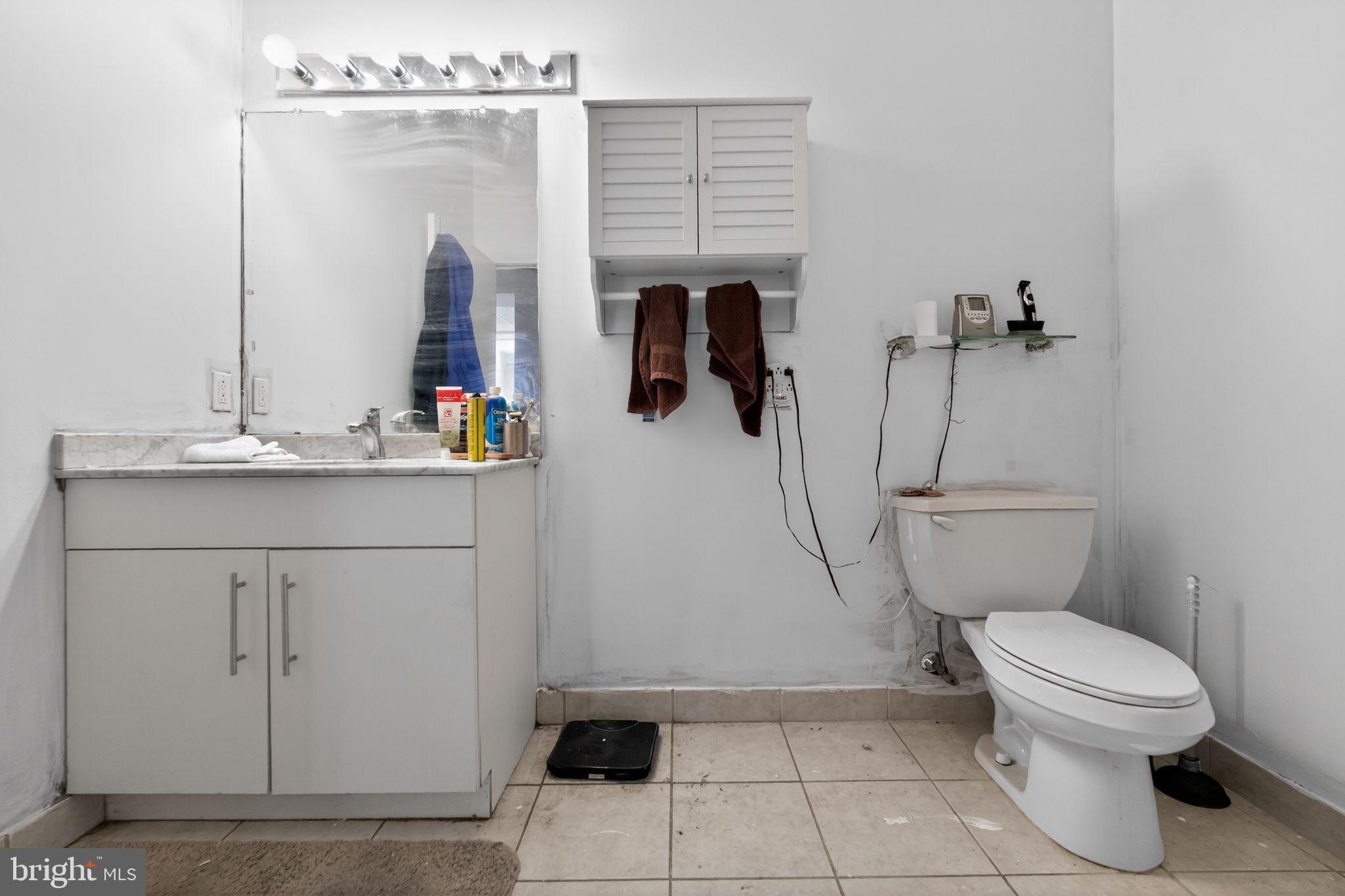 LOGAN SQUARE - Residential