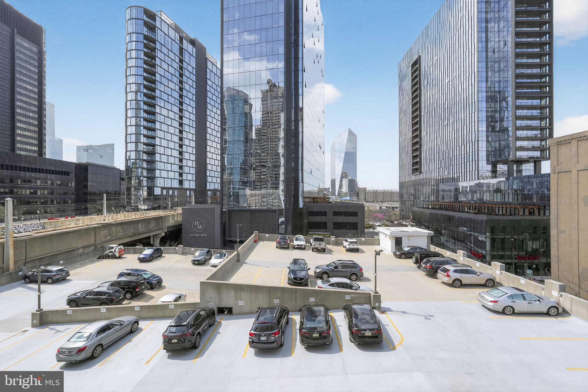 LOGAN SQUARE - Residential