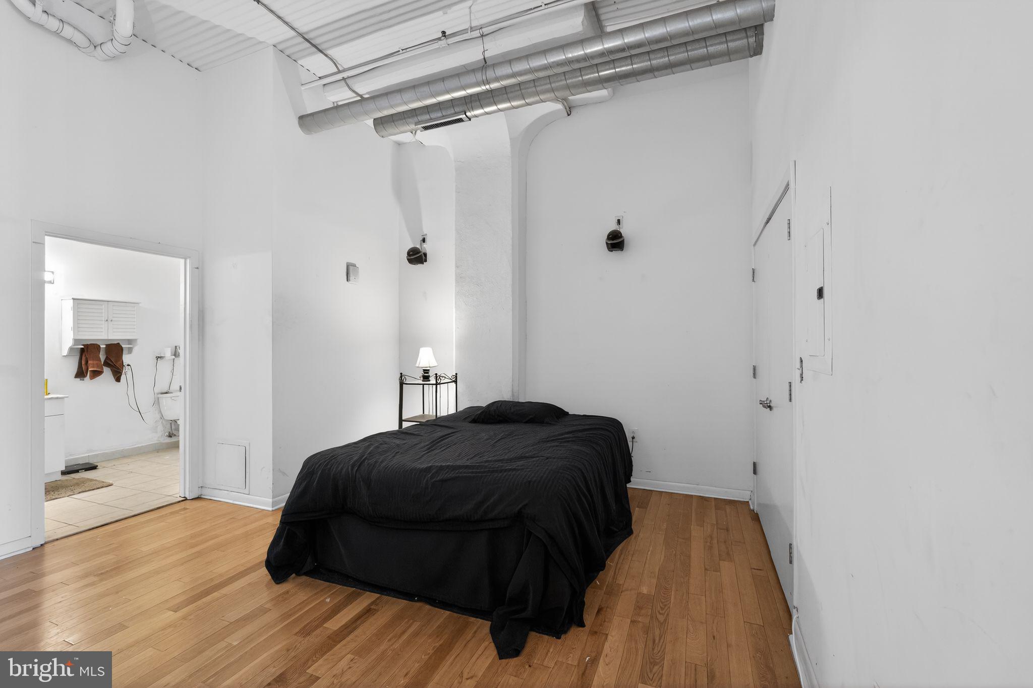 LOGAN SQUARE - Residential