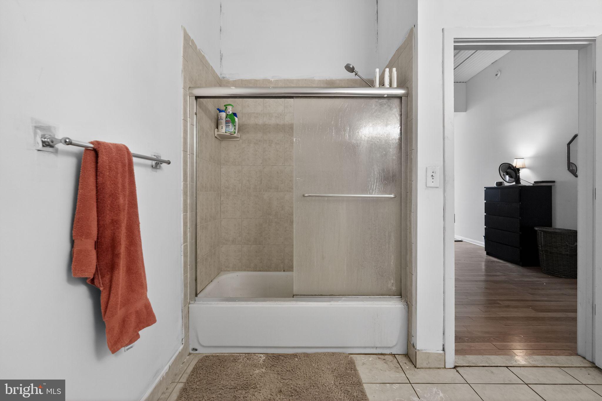 LOGAN SQUARE - Residential