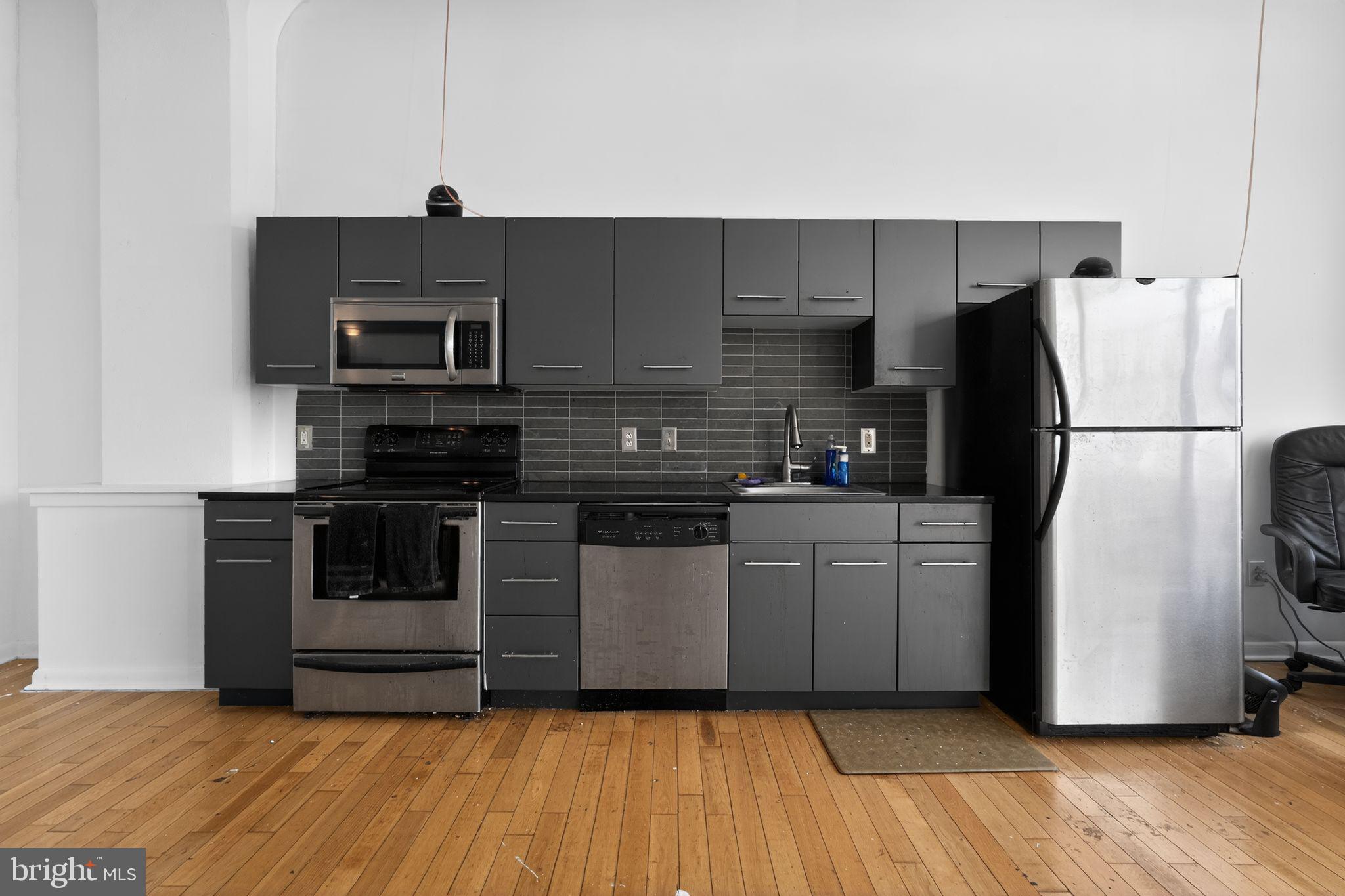 LOGAN SQUARE - Residential