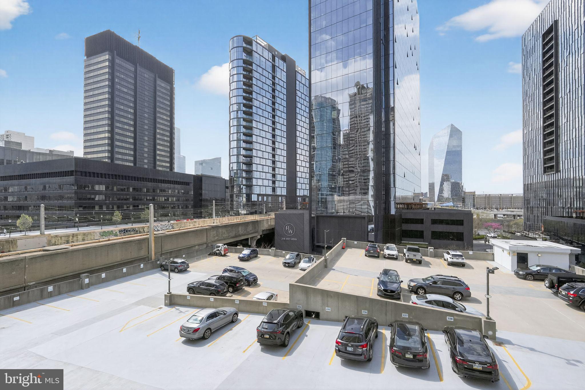 LOGAN SQUARE - Residential