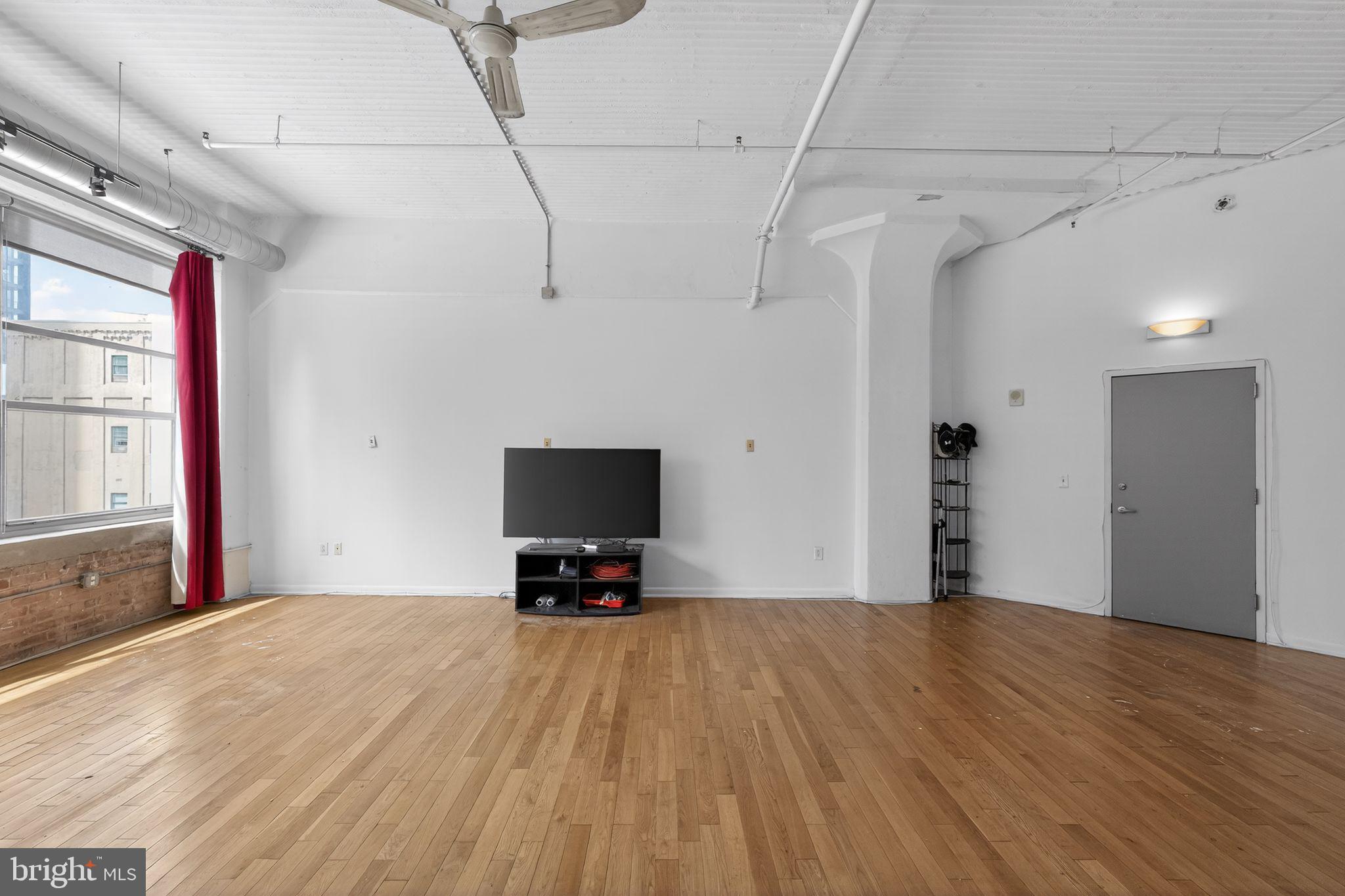 LOGAN SQUARE - Residential