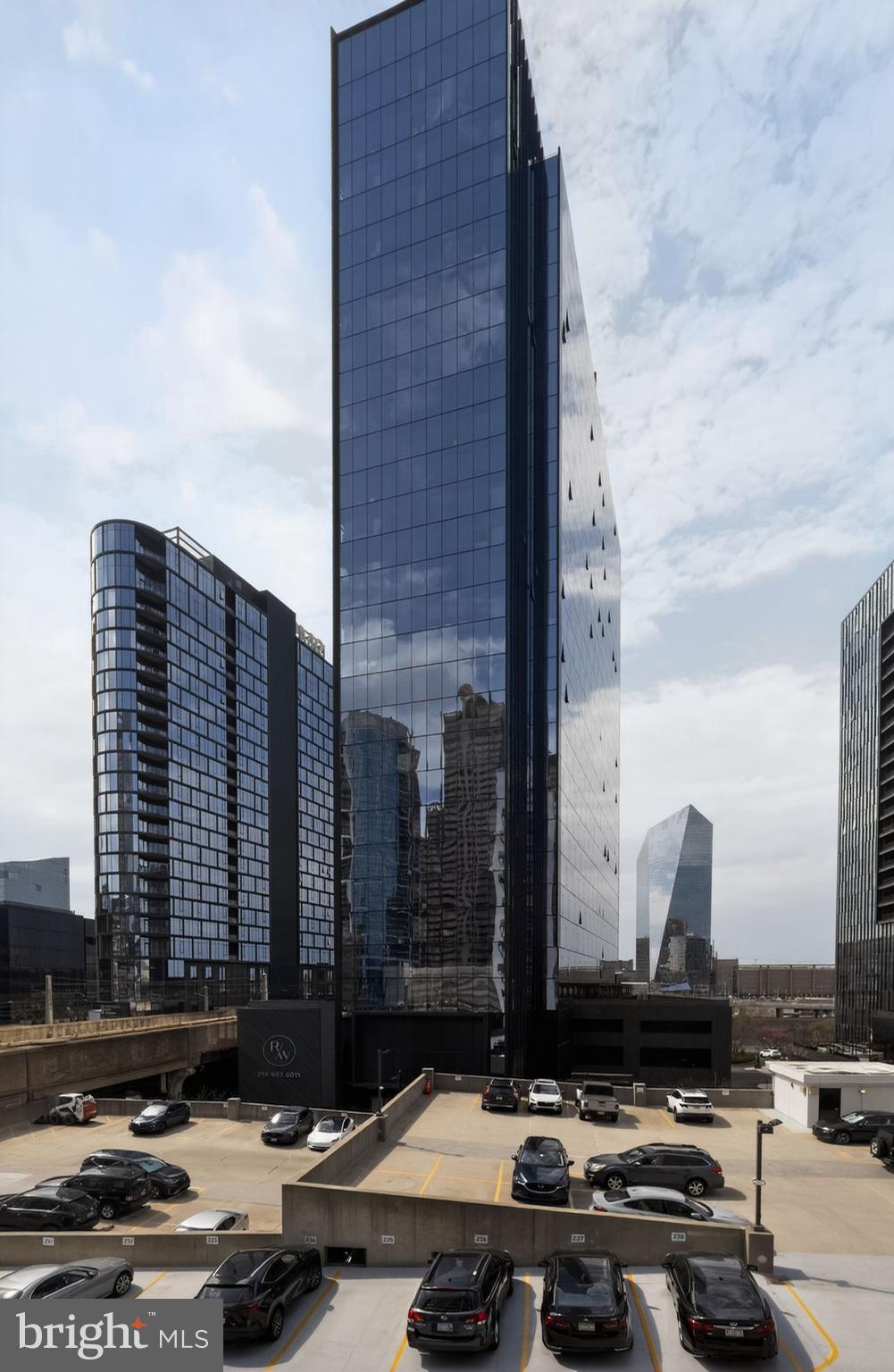 LOGAN SQUARE - Residential