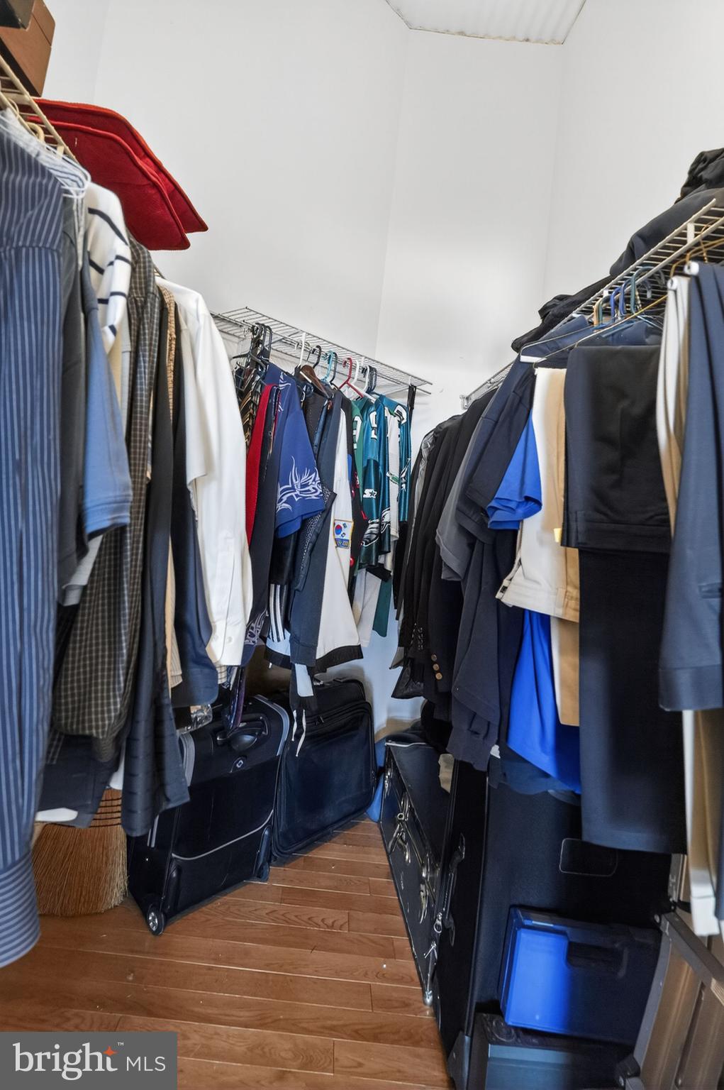 LOGAN SQUARE - Residential