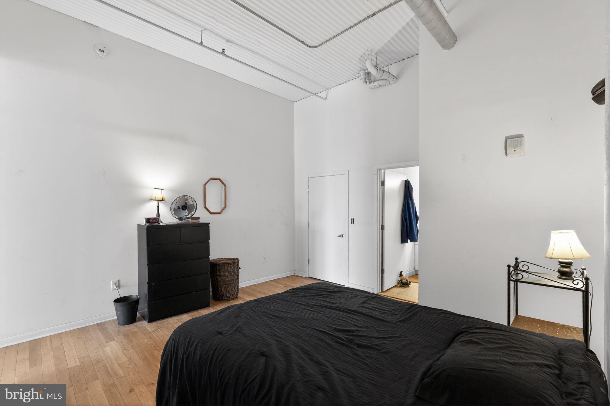 LOGAN SQUARE - Residential