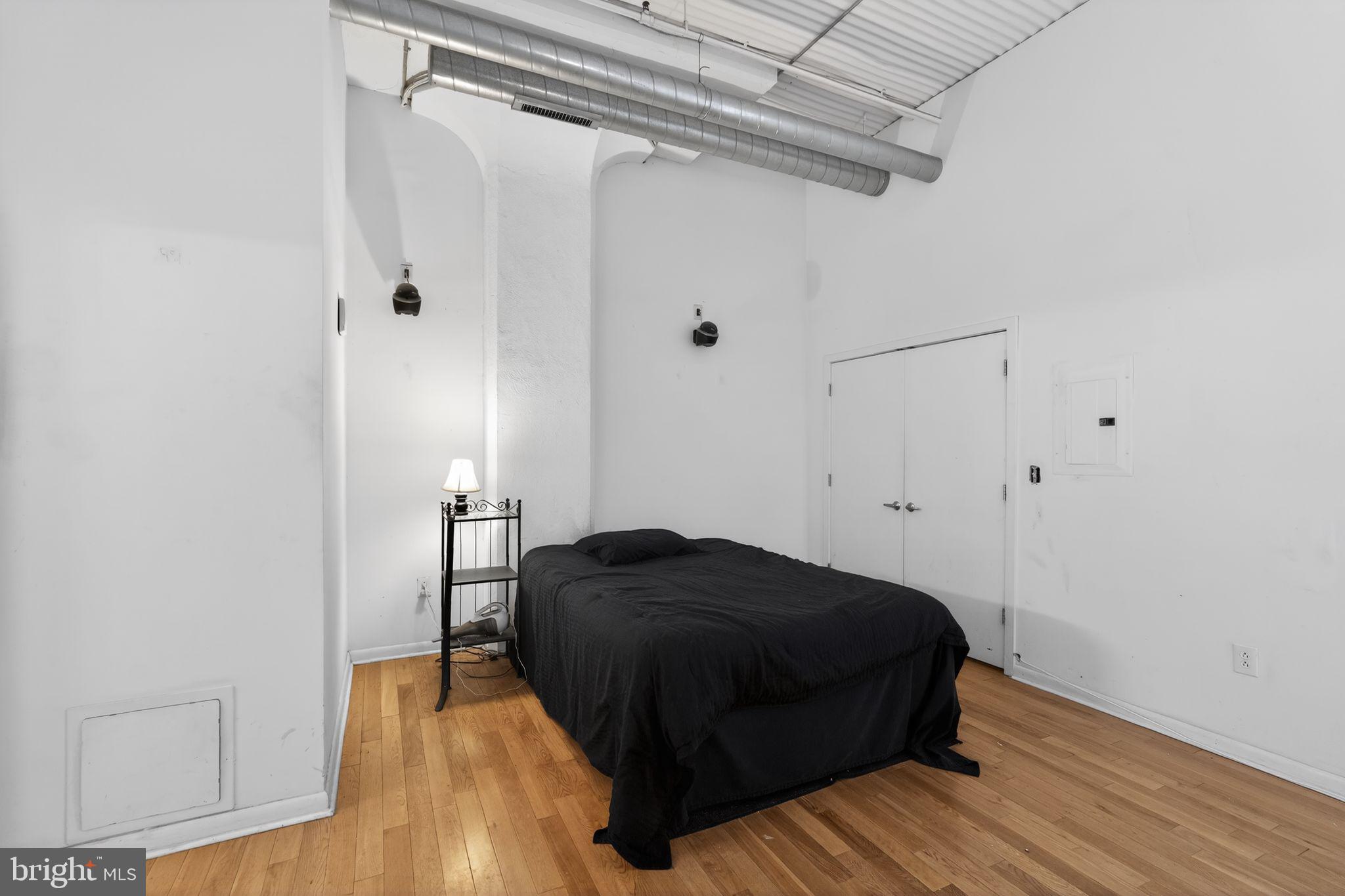 LOGAN SQUARE - Residential