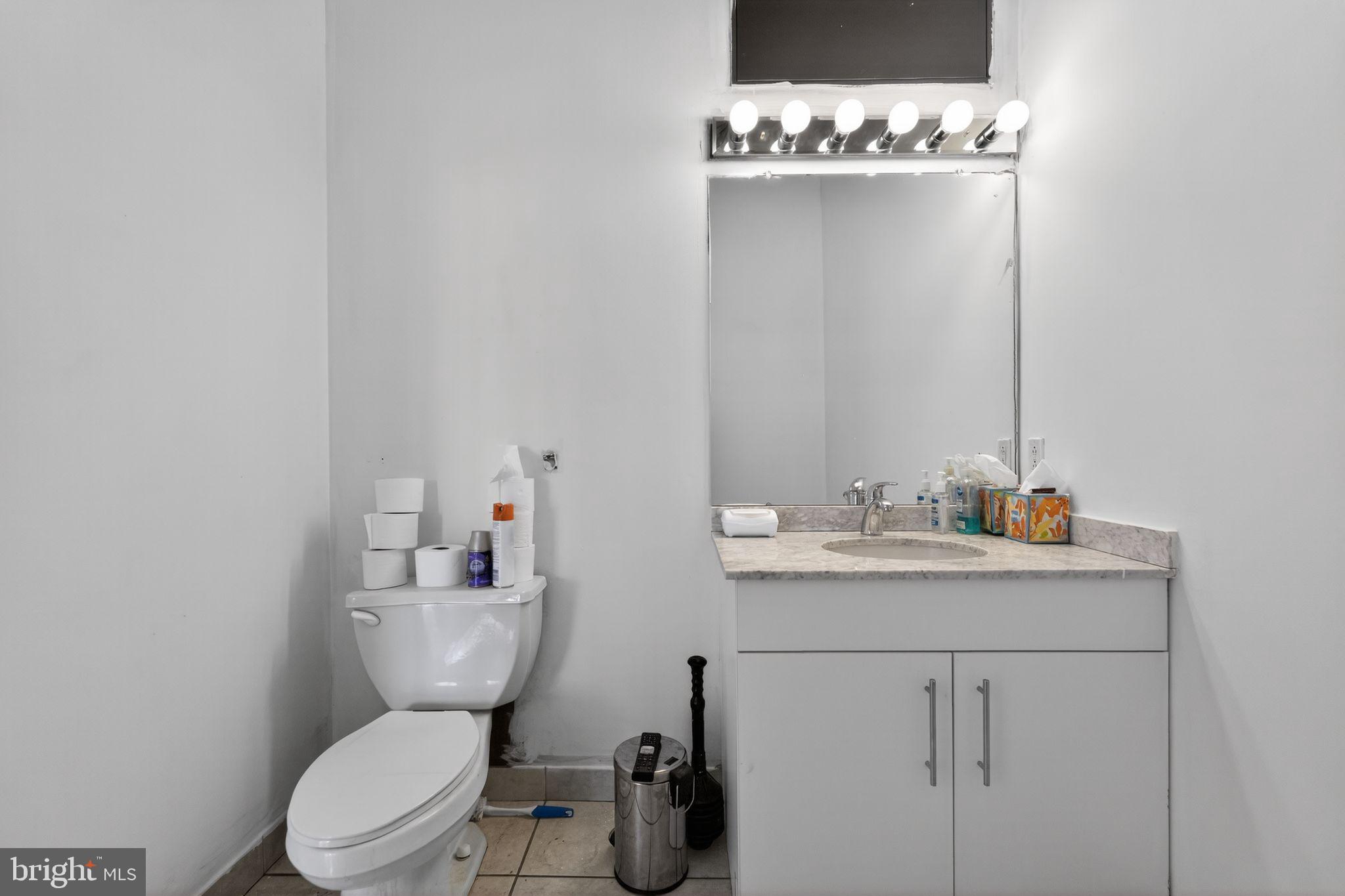 LOGAN SQUARE - Residential