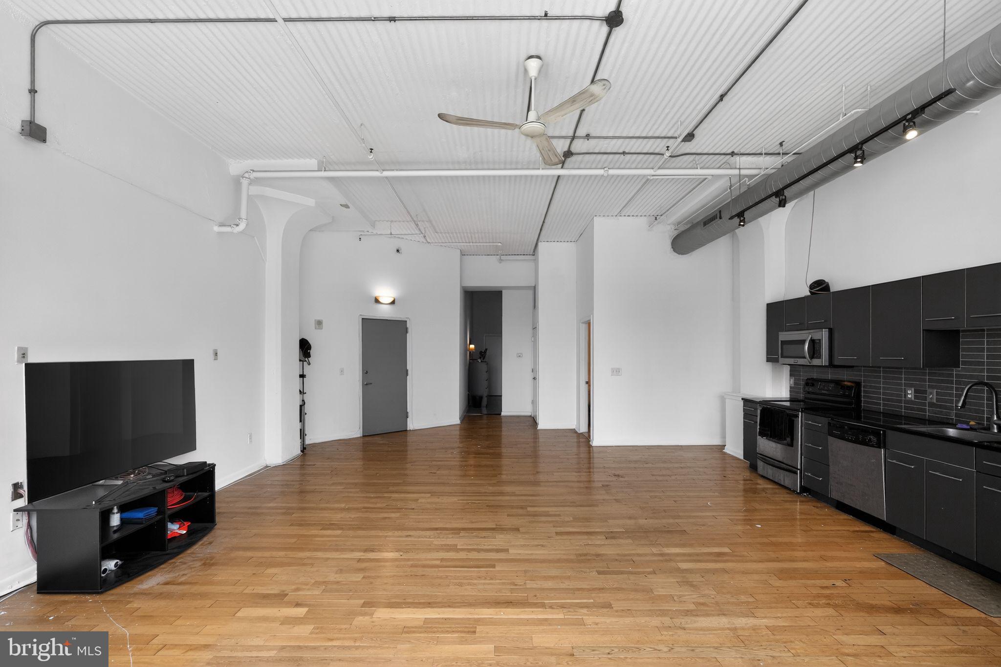 LOGAN SQUARE - Residential