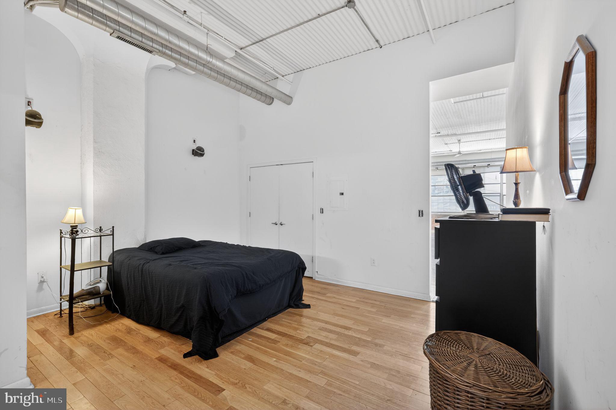 LOGAN SQUARE - Residential