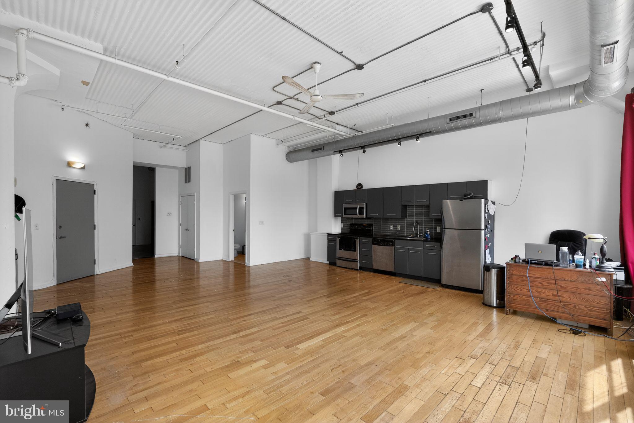 LOGAN SQUARE - Residential