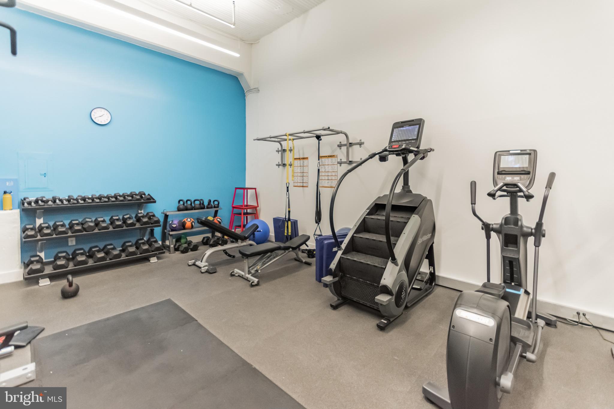 LOGAN SQUARE - Residential