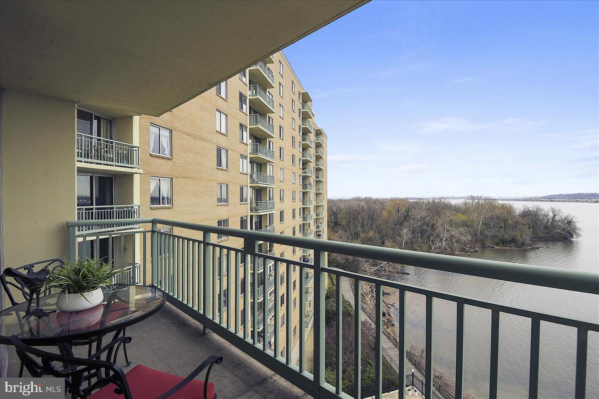 MARINA TOWERS - Residential