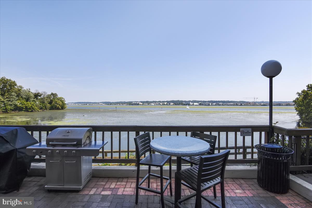 MARINA TOWERS - Residential