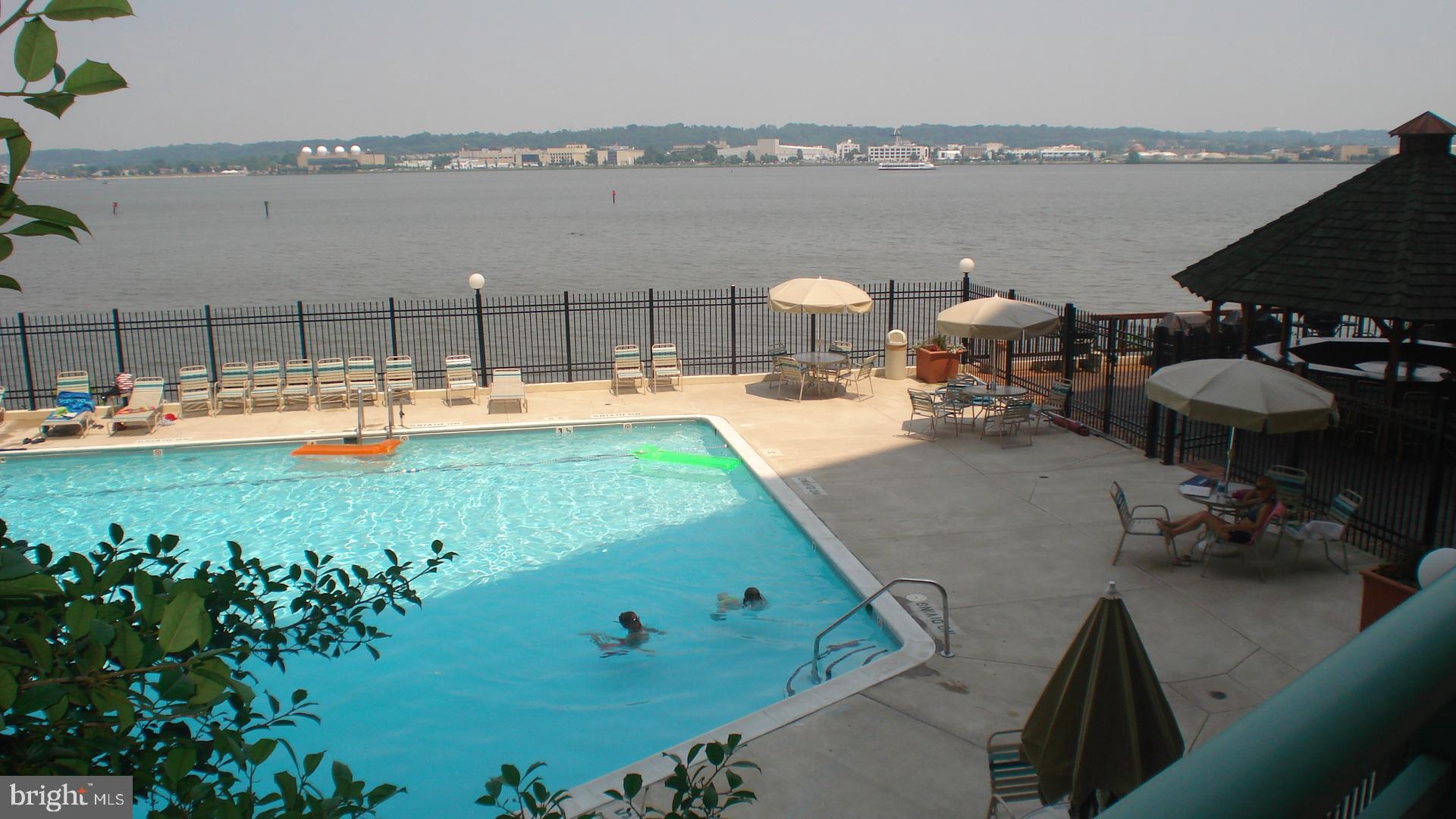 MARINA TOWERS - Residential