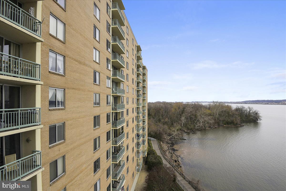 MARINA TOWERS - Residential