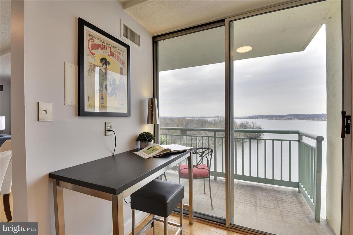 MARINA TOWERS - Residential